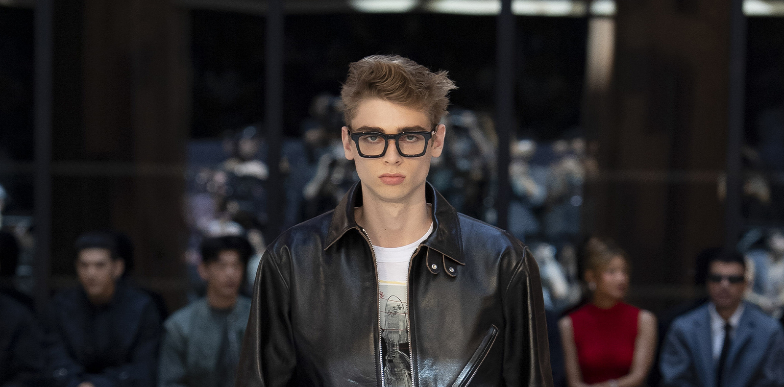 Le défilé Sacai printemps-été 2025.