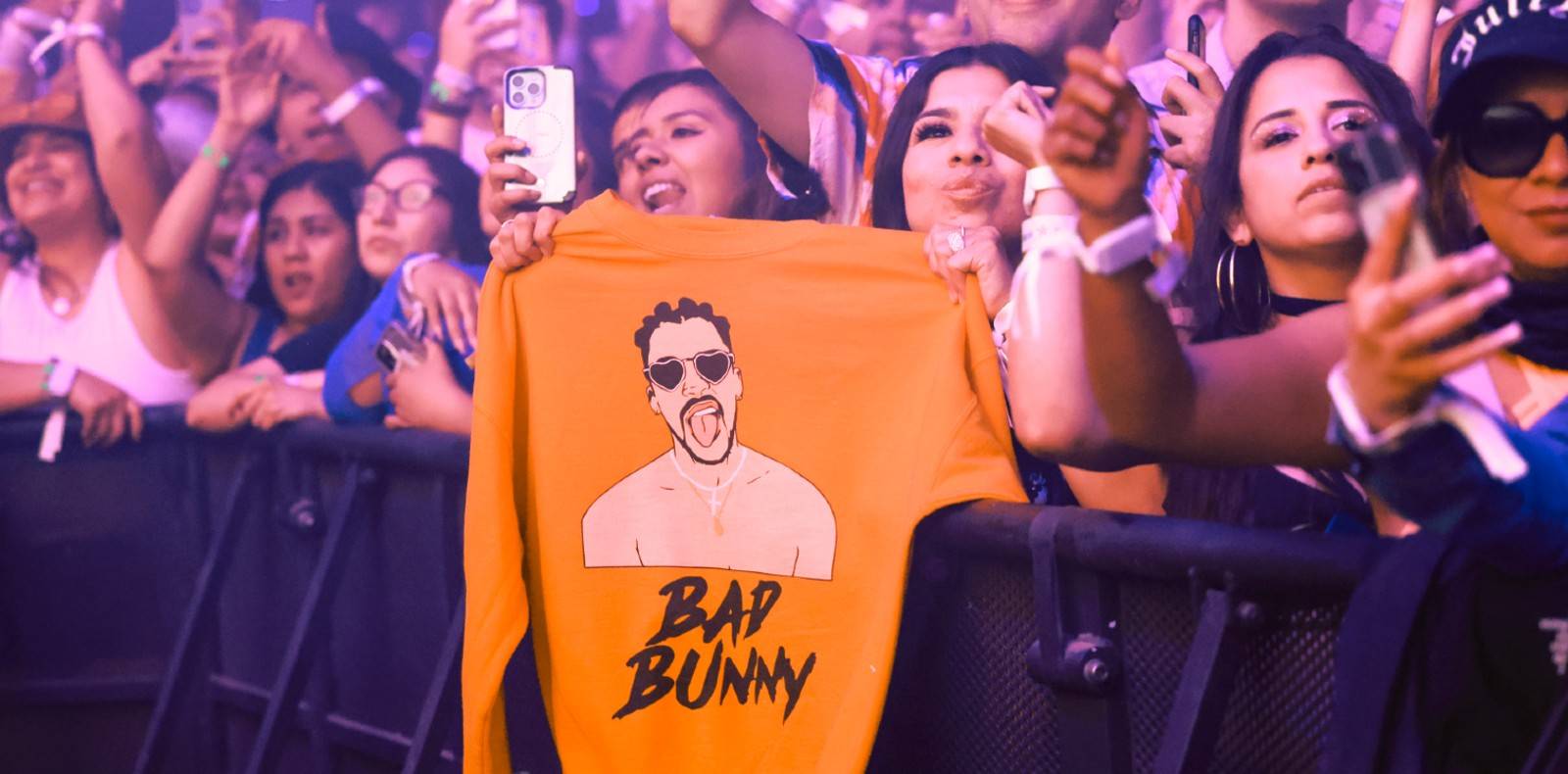 La vente de produits dérivés dans le monde de la musique représanre un business florissant. Ici, un tee-shirt à l'effigie de Bad Bunny.