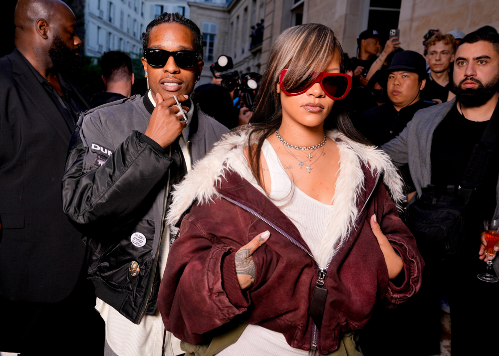 A$AP Rocky et Rihanna au défilé AWGE lors de la semaine de la Fashion Week printemps-été 2025 à Paris © Swan Gallet/WWD via Getty Images.