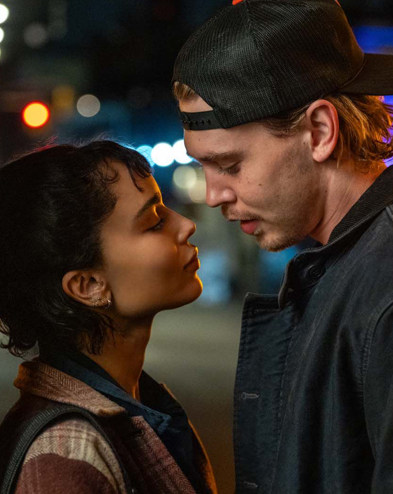 Zoë Kravitz et Austin Butler dans le film Pris au piège - Caught Stealing (2025) © CTMG, Inc. All Rights Reserved.