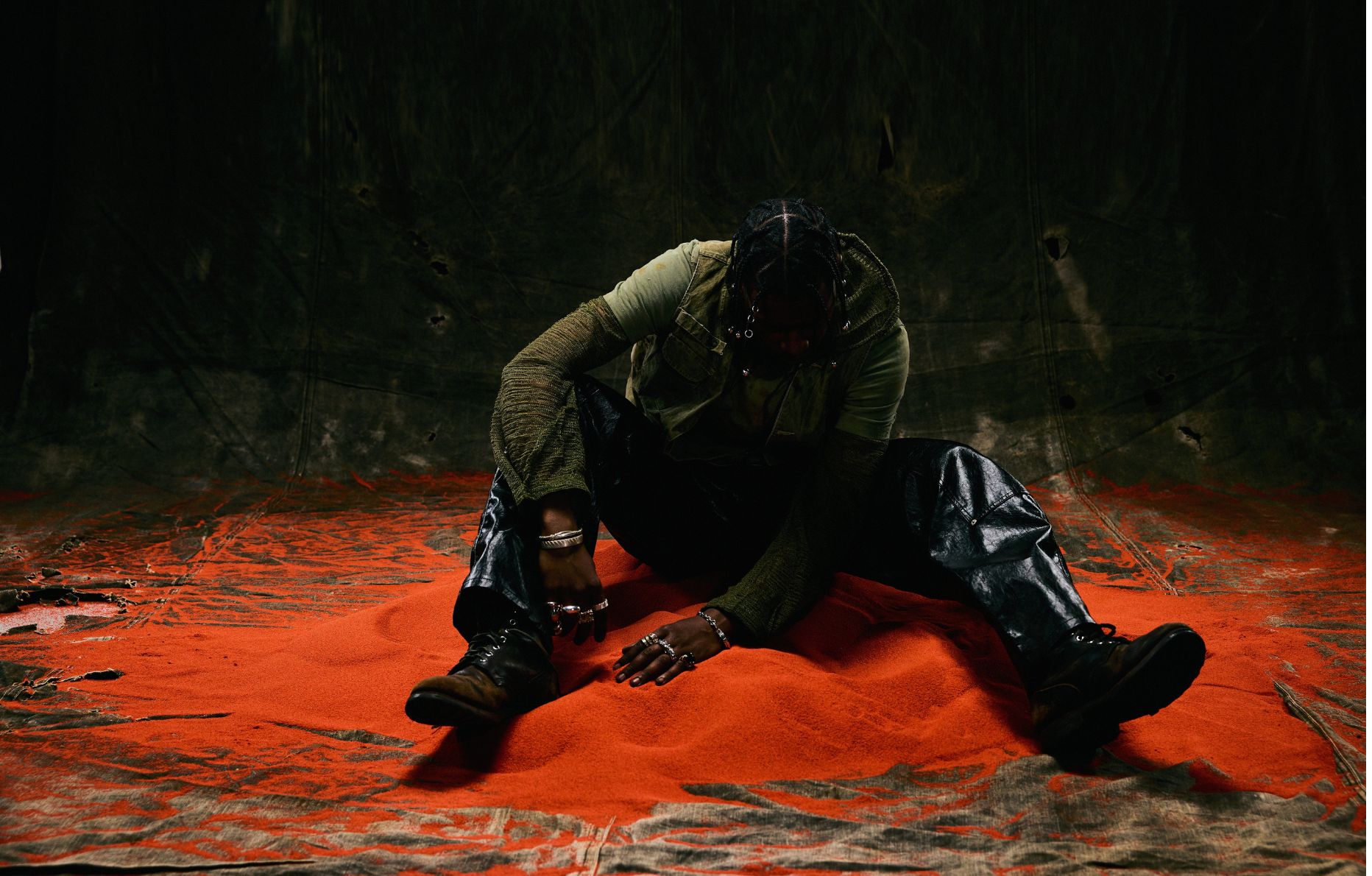 Le chanteur Yamê photographié par Fifou pour la sortie de son nouvel album Ebem.