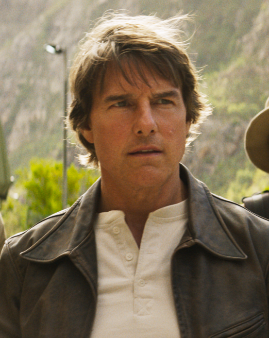 Photo de Tom Cruise vêtu de tenue militaire dans le film Mission : Impossible - The Final Reckoning.