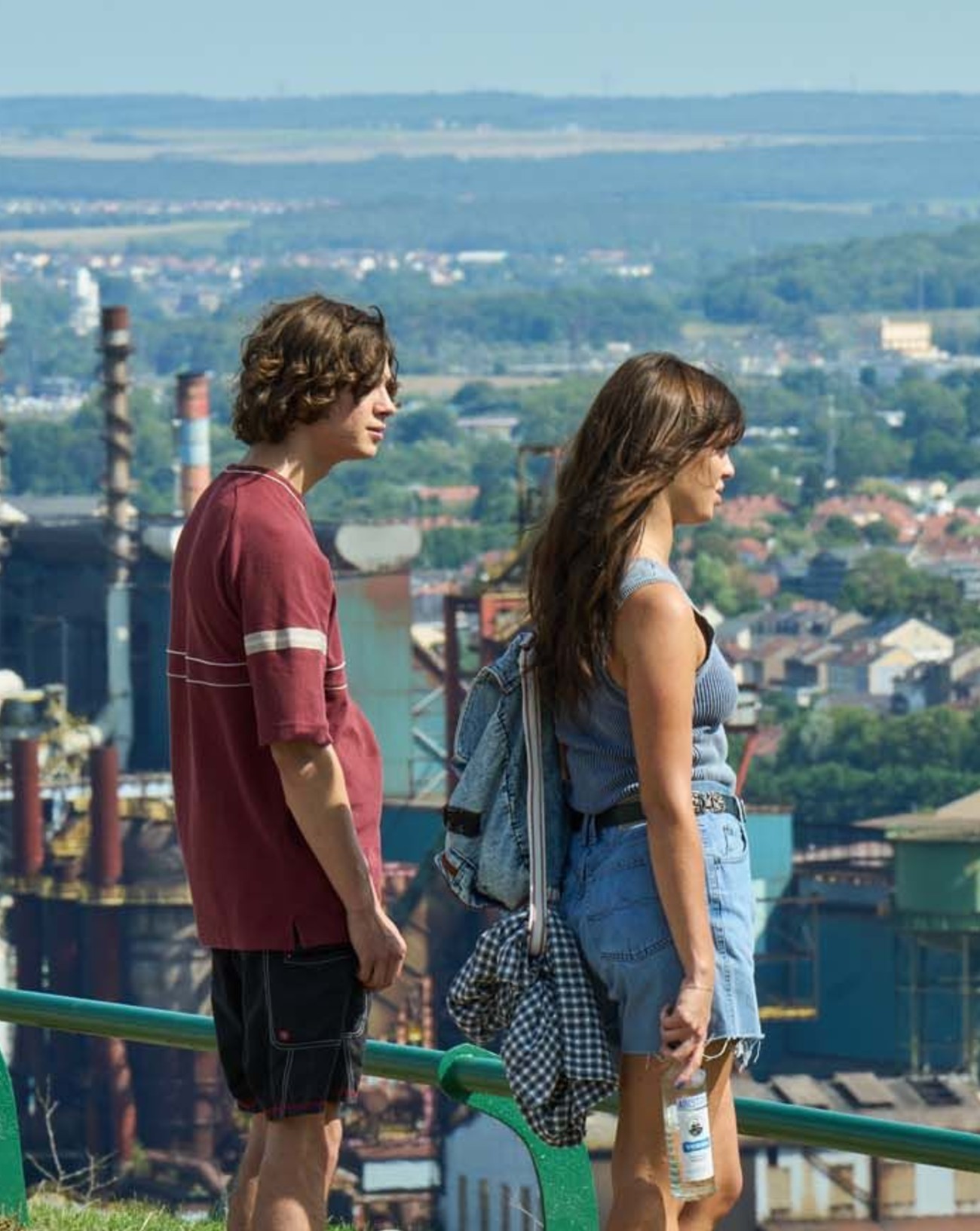 Paul Kircher et Angelina Woreth dans le film Leurs enfants après eux (2024)